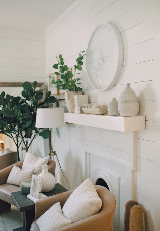 Linen & Flax Co. provides the cutest decor items, such as supersoft throw pillows and chic vases PHOTO: BY JESSICA JANE PHOTOGRAPHY